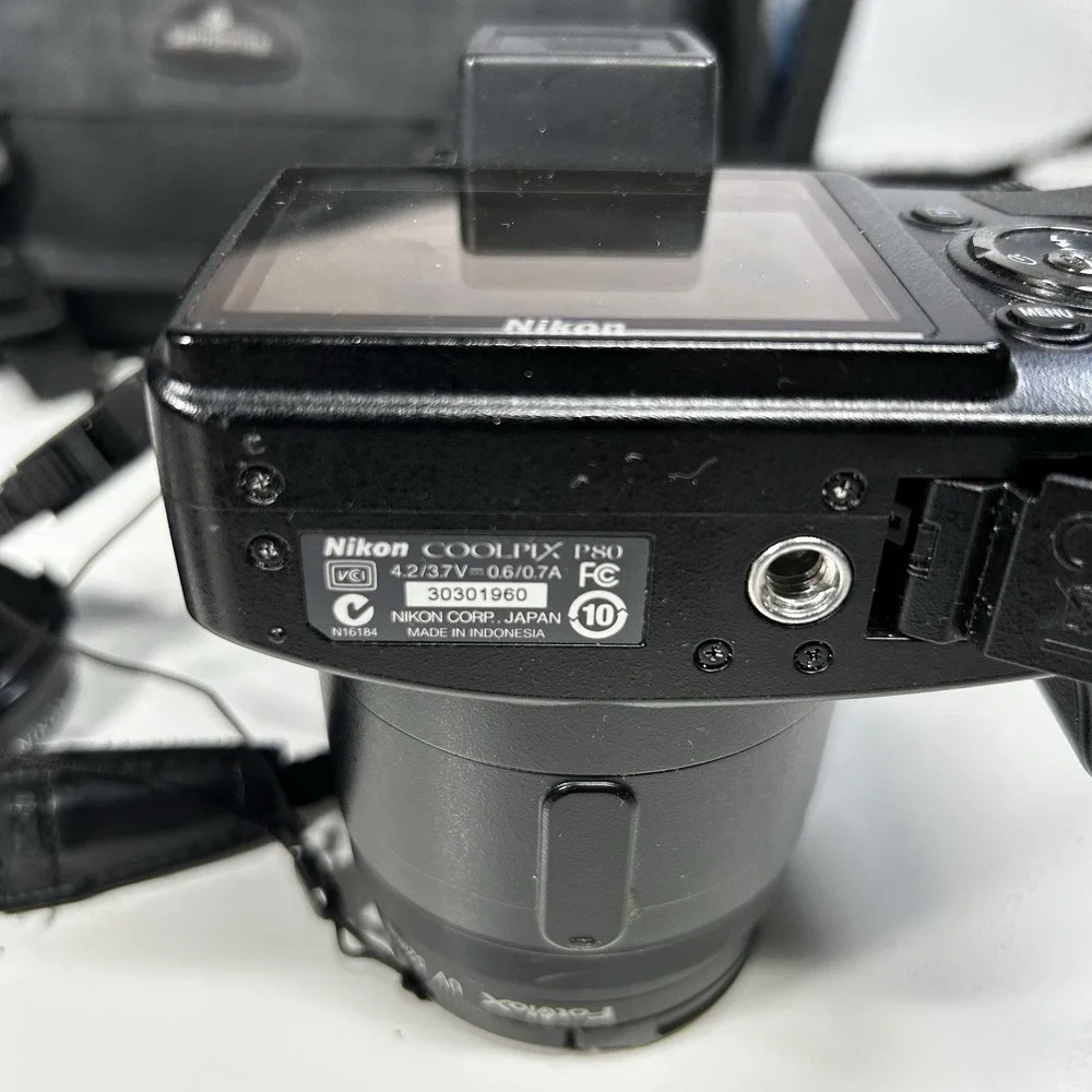 Nikon Coolpix P80 10.1MP Digital Camera 18x Zoom VR Case & Batteries & Adapter